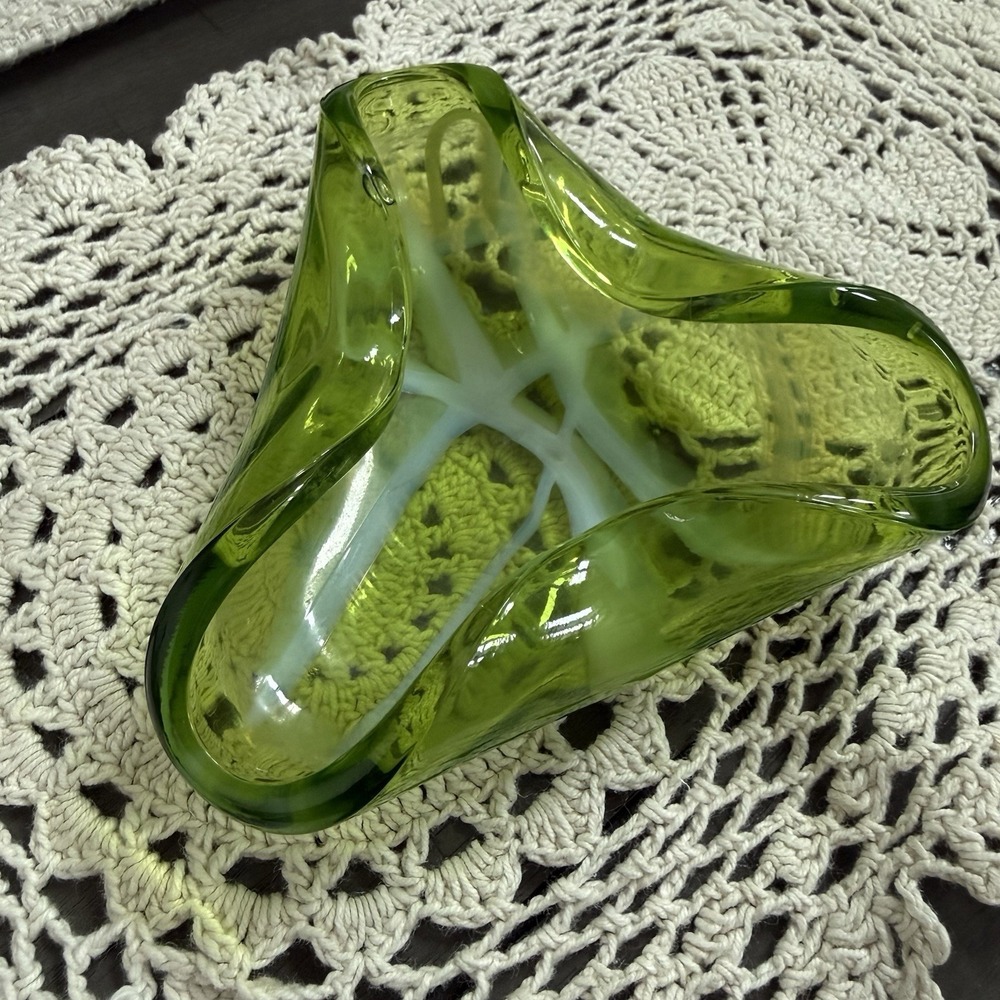 Vintage Green Glass Ashtray with White Swirls Mid Century Retro Trinket Dish - Picture 3 of 9